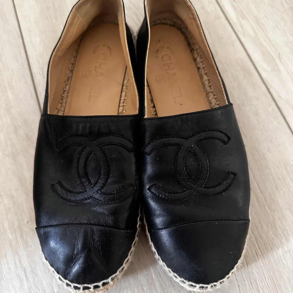 1000% Auth Chanel Black Espadrille Flats - Picture 3 of 4